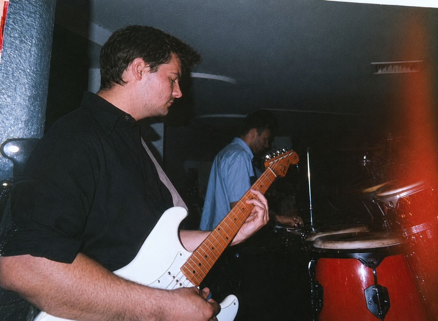 Lee performing with Sentivo