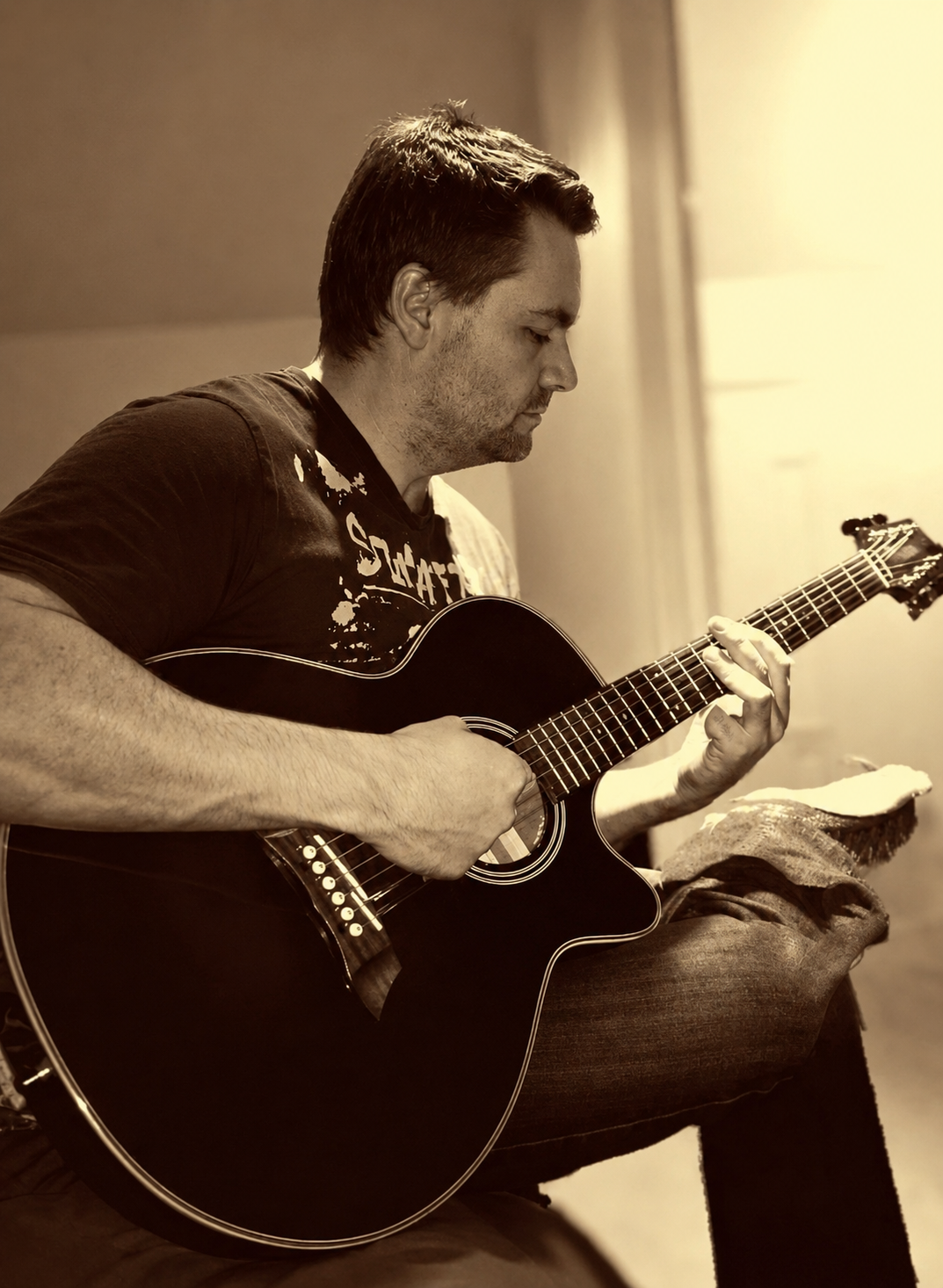 Lee guitar teacher near Benfleet